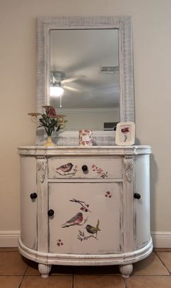 Beautiful Buffet With Mirror