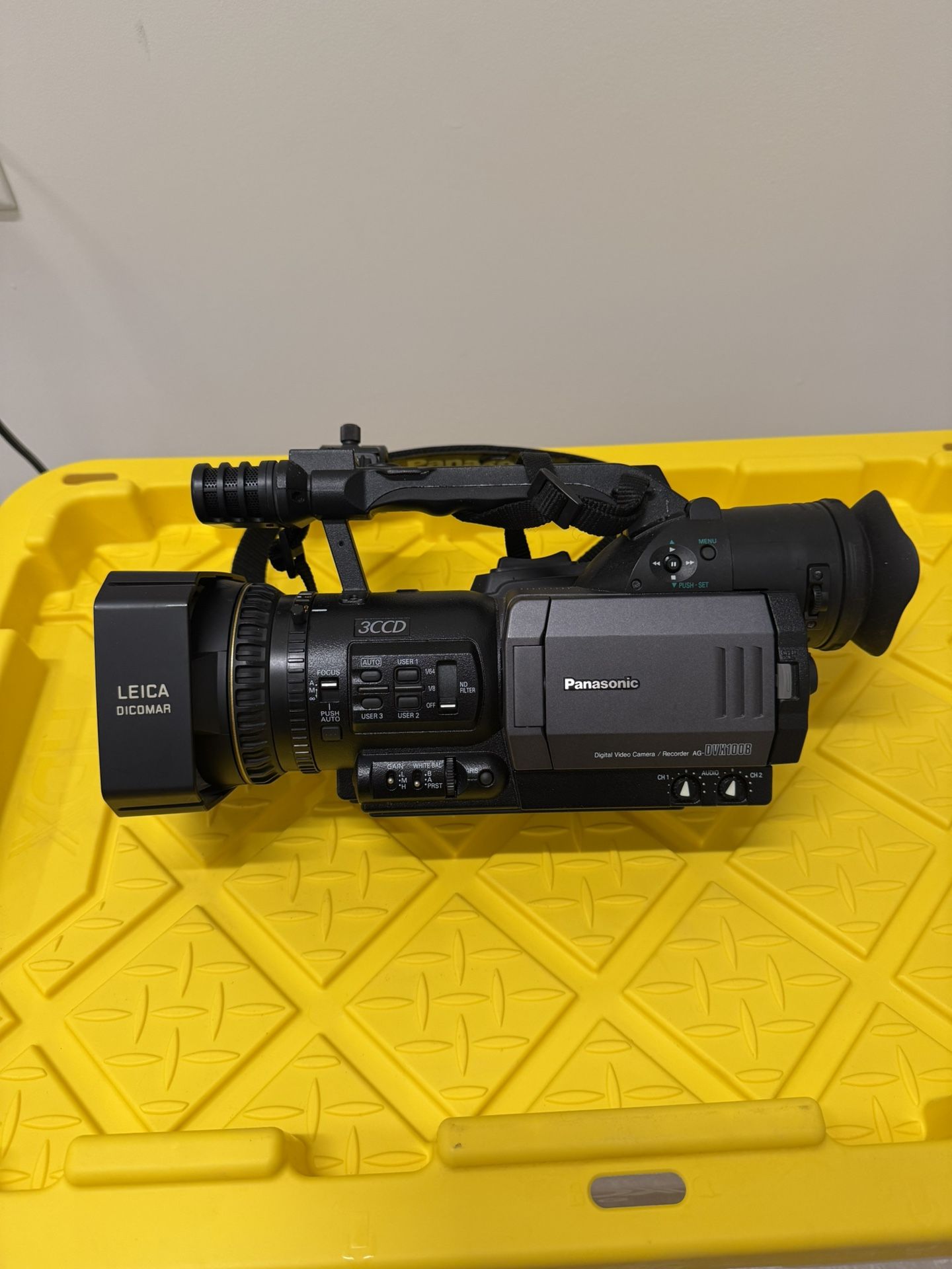 Professional Video Camera 
