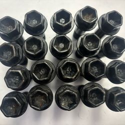 Set of 20 Mercedes-Benz Genuine BLACK Wheel Lug Bolt (14 X 19 X 1.5 mm) Germany