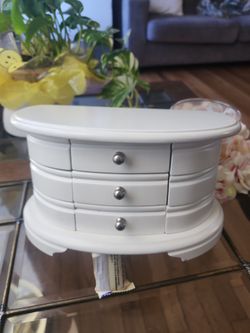 BEAUTIFULL  jewelry box