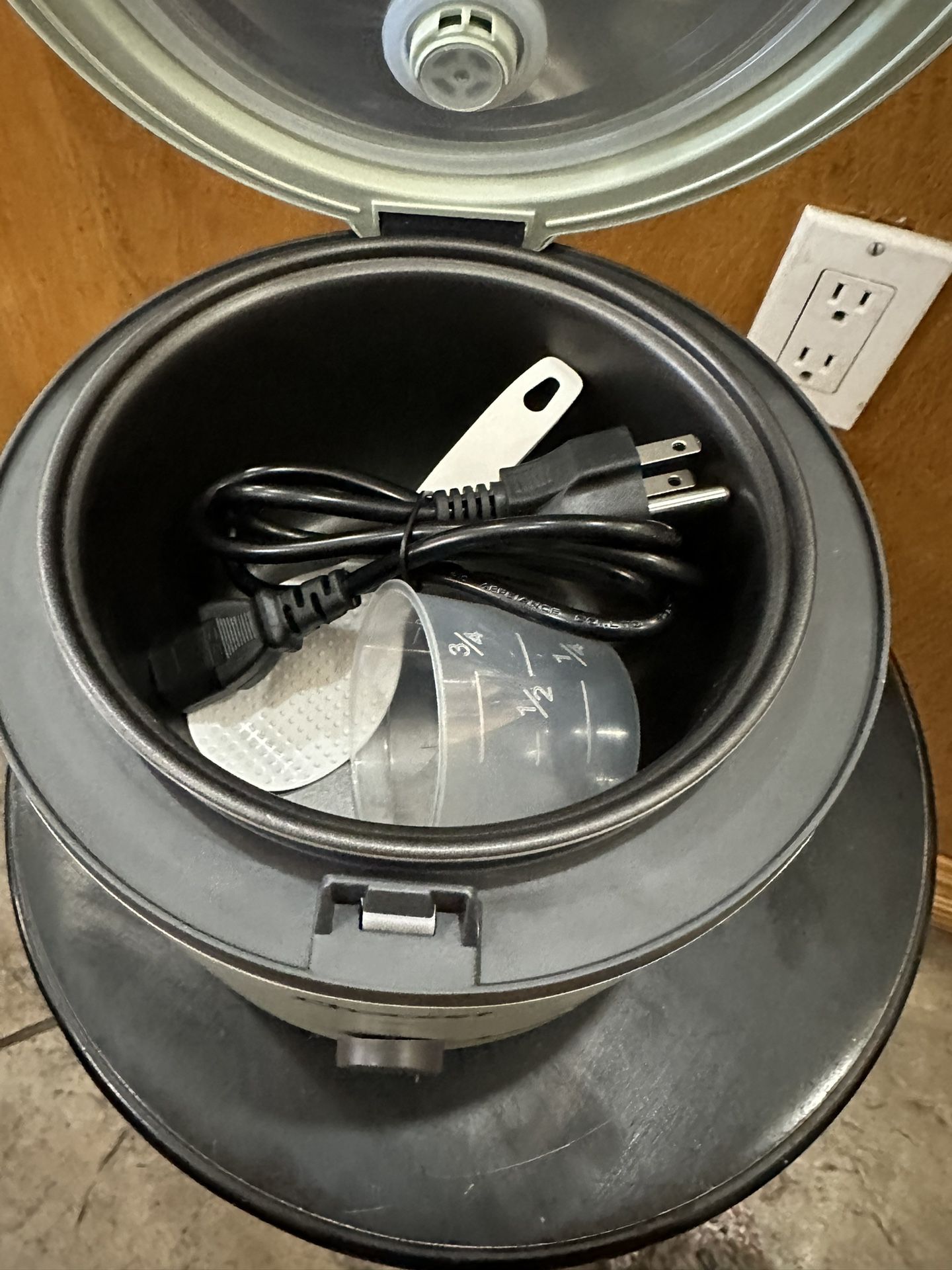 CHACEEF Rice Cooker 3-Cups Uncooked, 1.5L Small Rice Cooker with Non-stick  coating, BPA Free, Portable Mini Rice Cooker for Sale in Las Vegas, NV -  OfferUp