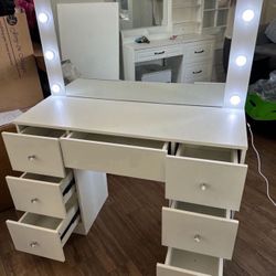 NEW Hollywood Style Vanity With Lights