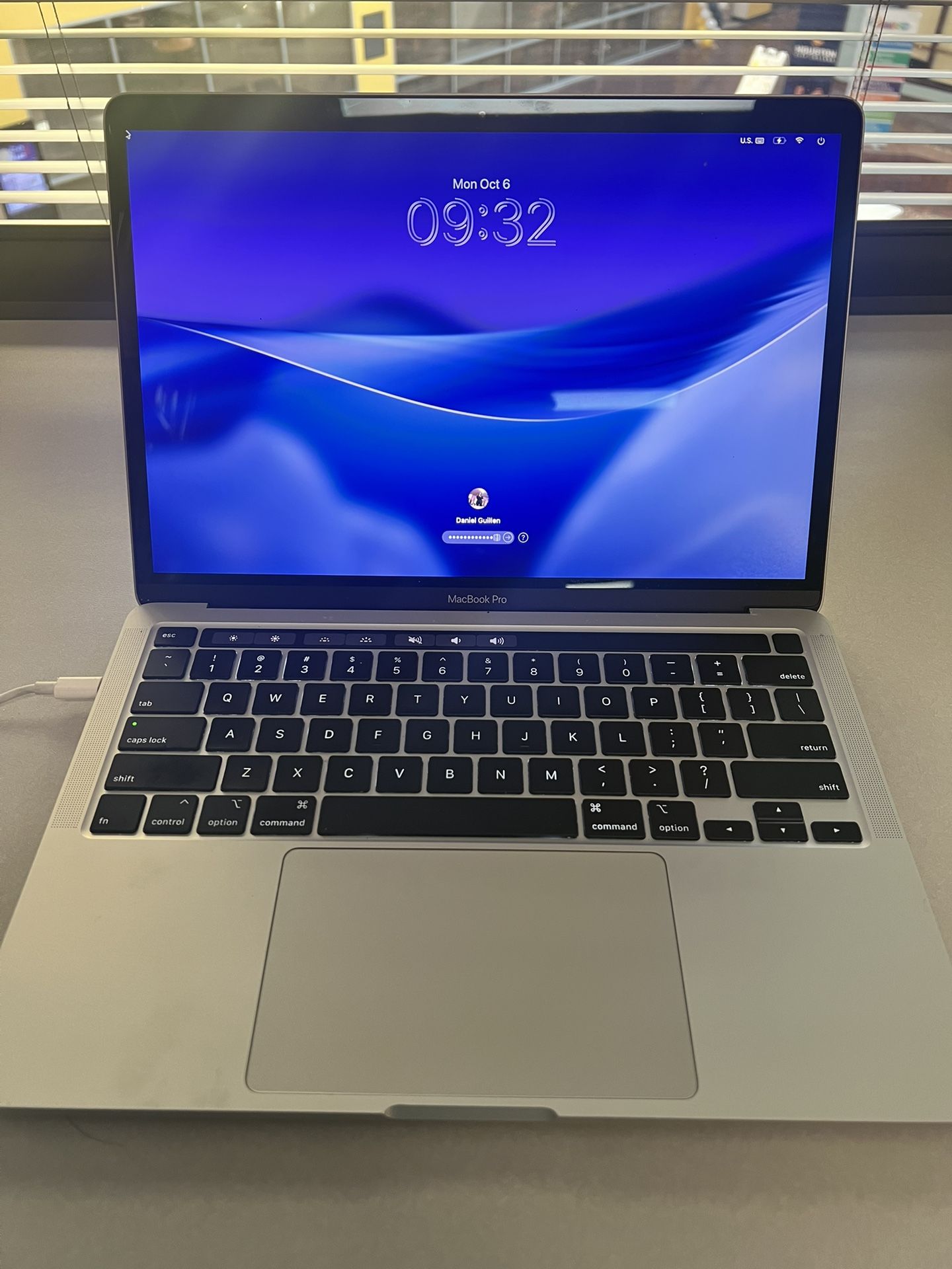 iCloud Unlocked 2020 MacBook Pro Touch Bar 