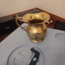 intage solid Brass Pitcher measures 6" tall 4" wide
W
willieonederland (556)
99.7% positive feedback

