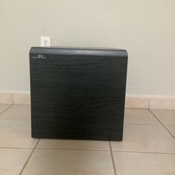 * JAMO * HIGH QUALITY  POWERED SUBWOOFER . MADE IN DENMARK  . EXCELLENT CONDITION . NEAR MINT . MUST BE SEEN TO APPRECIATE .