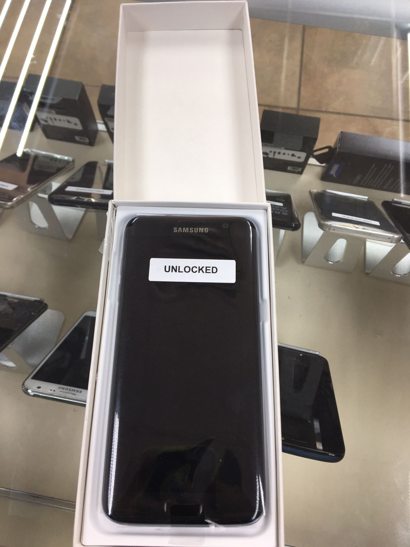 Samsung Galaxy S7 edge Unlocked with box and all accessories