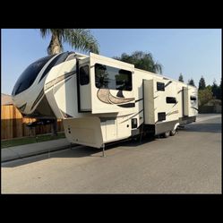 2017 Grand Design Solitude 379