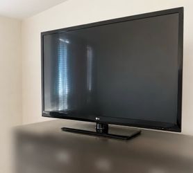 LG 47" Flat Screen TV