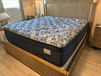 NEW King Mattress - Sealed in Plastic 