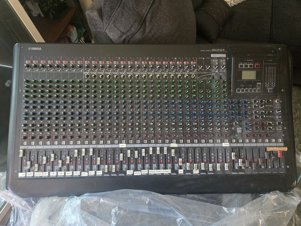 Yamaha Mixer Console