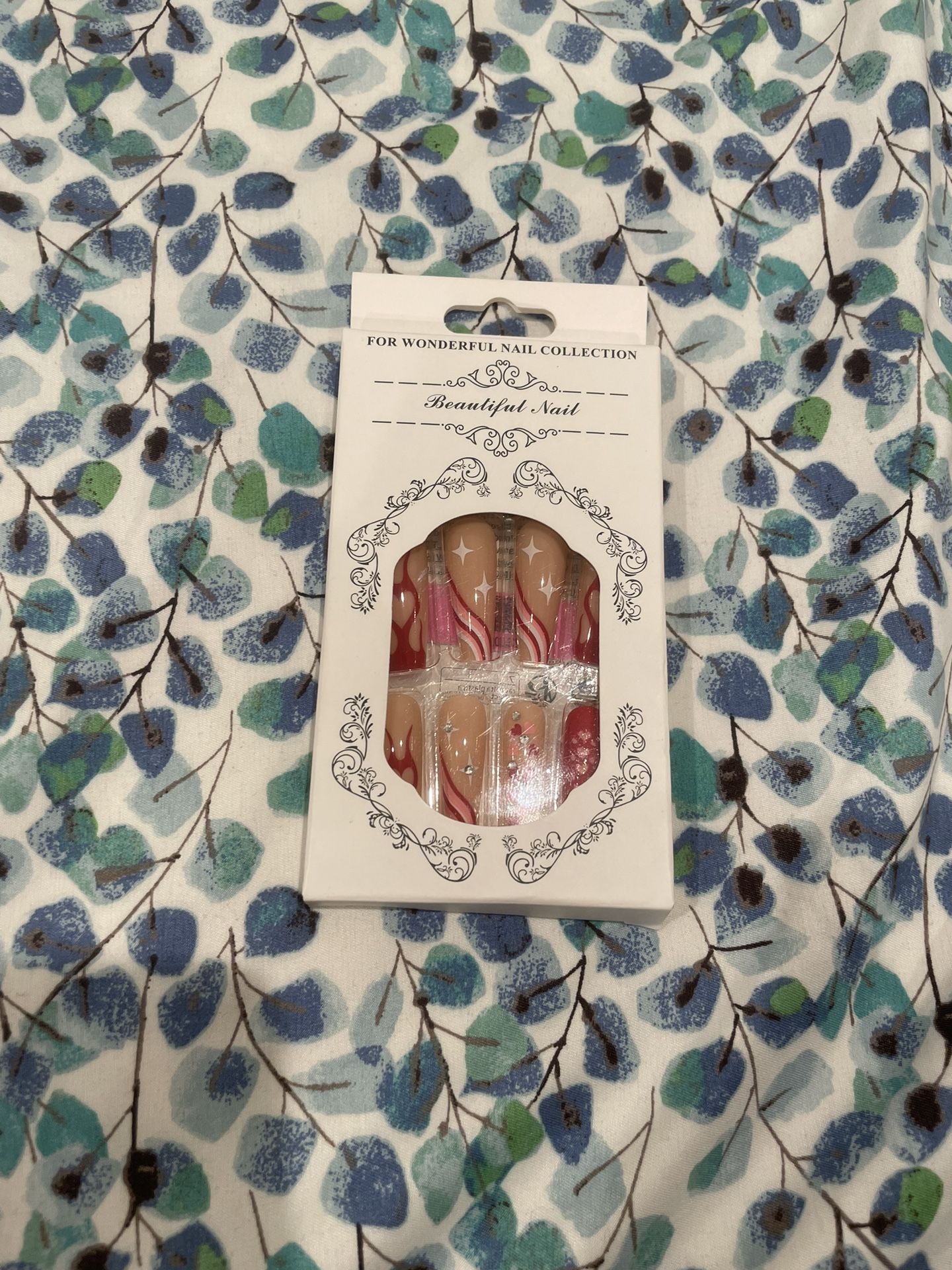 nails