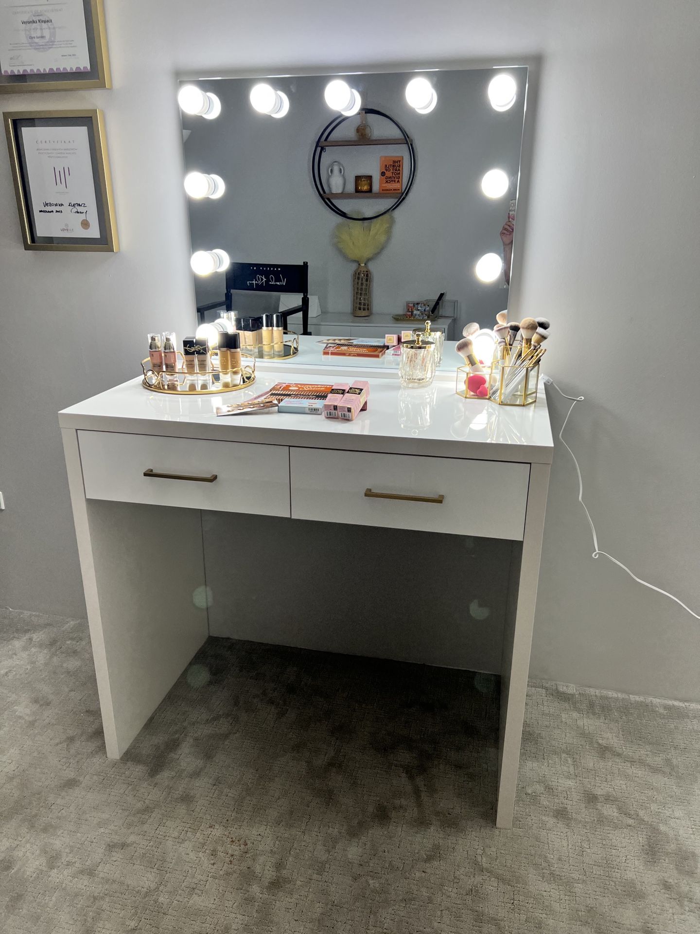Makeup Vanity - White Gloss