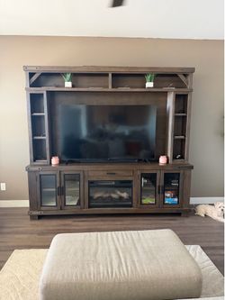 Entertainment center