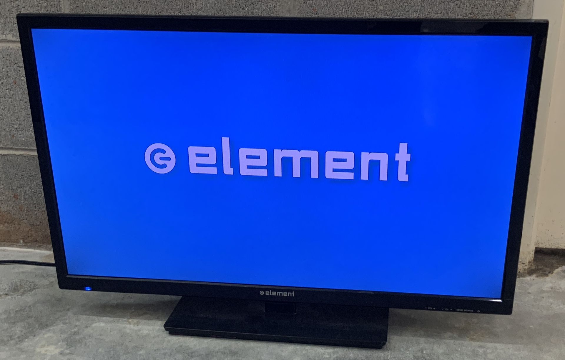 🧛♀️  1 ELEMENT  32" 720P HD TV HDMI... Value $120