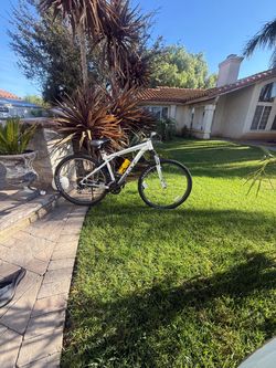 Adult GT Karakoram Medium Size Mountain Bike
