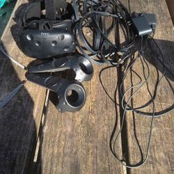 HTC Headset With Controllers NO BASE STATIONS 