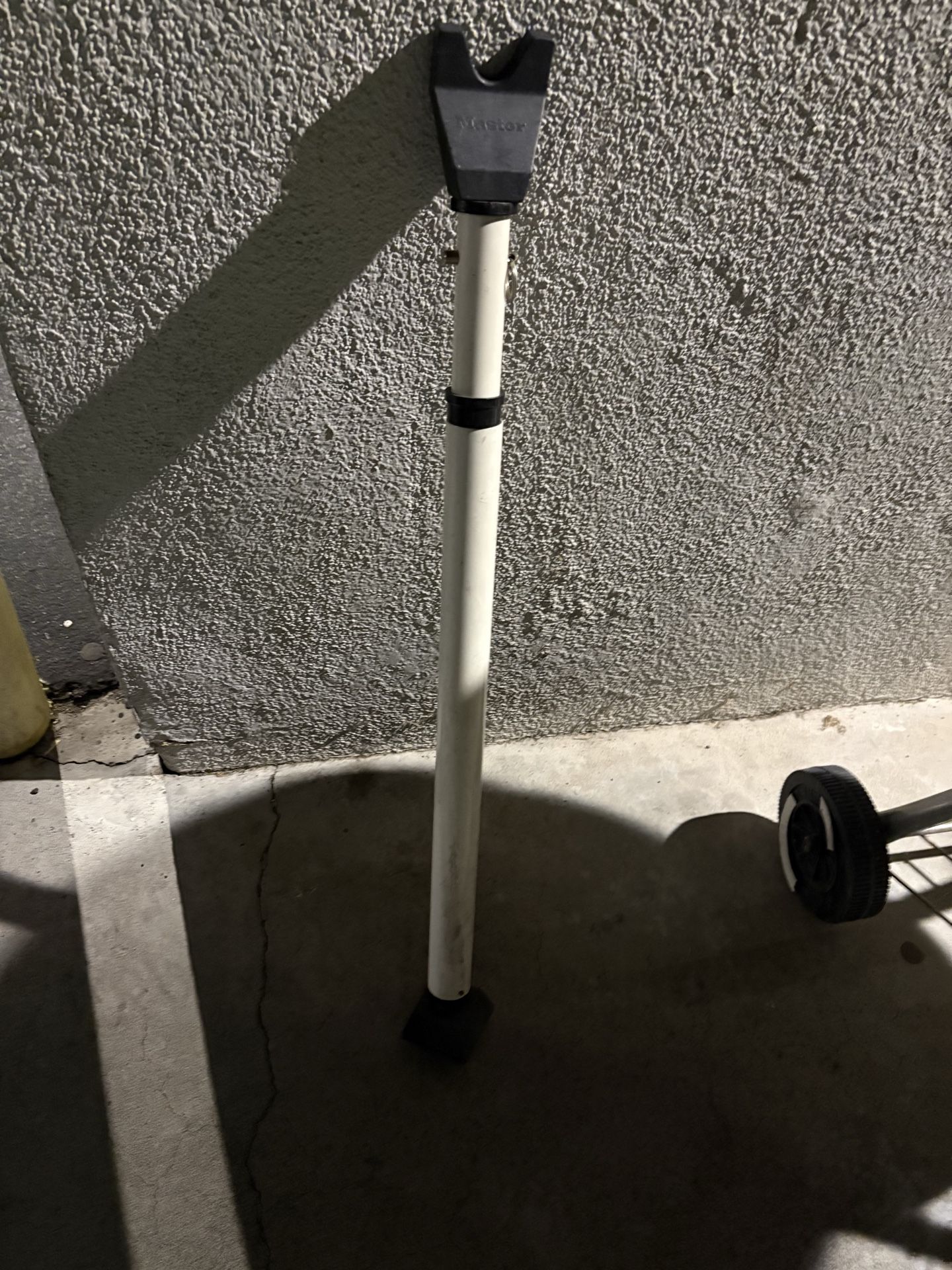 Master lock door security bar