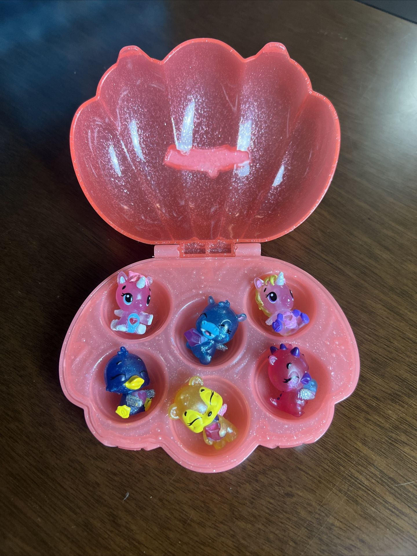 Hatchimals CollEGGtibles Mermal Magic Underwater Aquarium Clam Shell