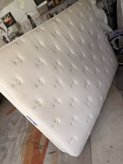 QUEEN mattress