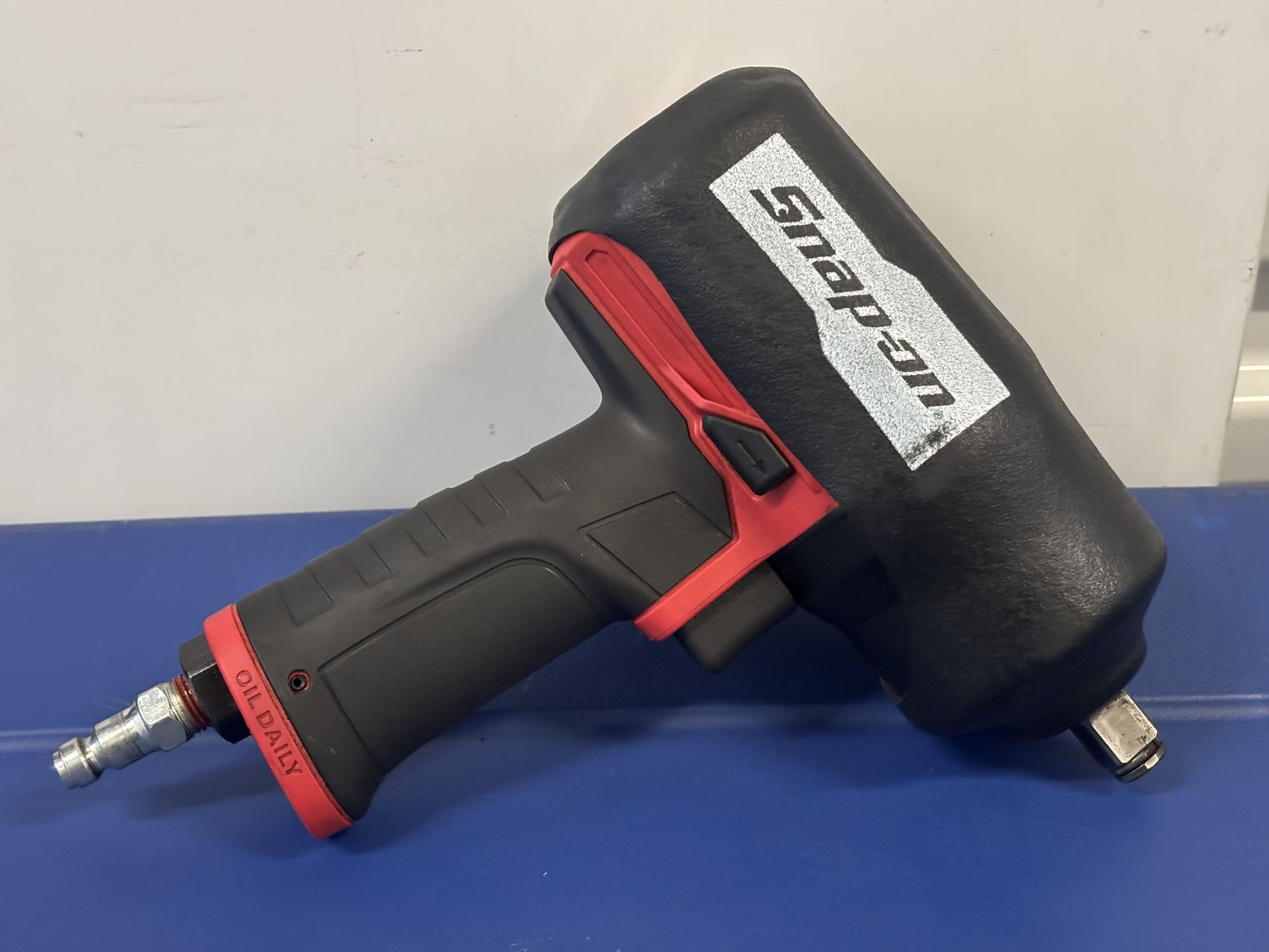 Snap-on Tools 1/2" Drive Air Impact Wrench (Red)