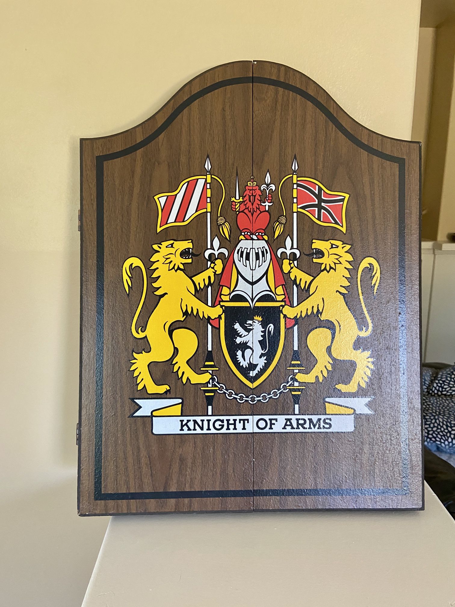 Vintage King of Arms dartboard and cabinet