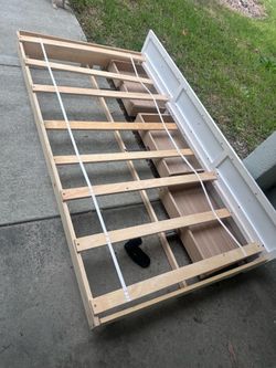 Twin bed frame (underbed with 3 drawers)