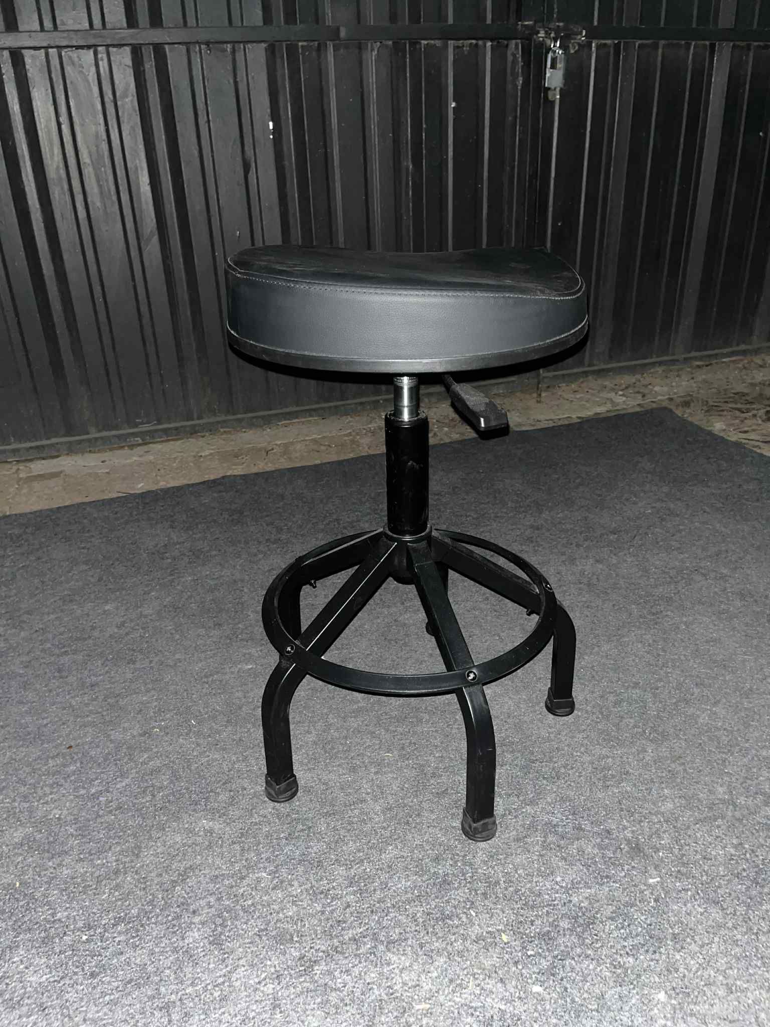 KODA Ergo Cushioned Shop Stool