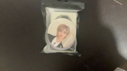 KPOP PHOTOCARDS AND KPOP ALBUMS OPENED BUT PHOTOCARDS OUT THE ALBUM