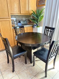 Extendable Dinner Table