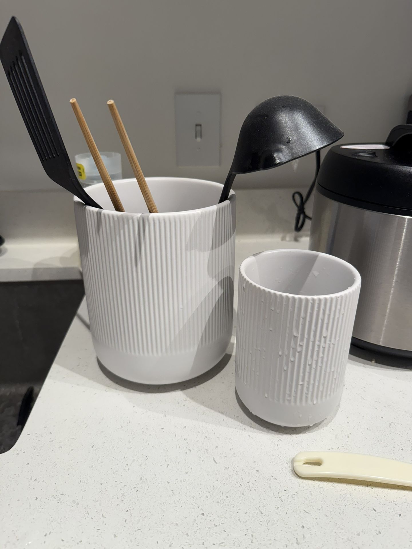 Big Cups For Scoops And Spatula