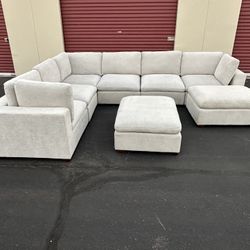 Thomasville Lowell 8-piece Modular Sectional