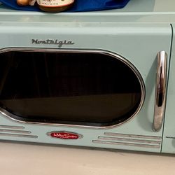 Nostalgia 1.1 Cu. Ft. Microwave