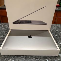 2018 MacBook Pro 15" 19 1 TB SSD W/ 32 MB RAM