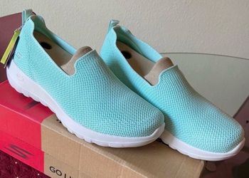 NEW Sz 7 Pistachio Color Skechers SALE TODAY  $35. 🎈