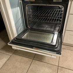 2018 Maytag Electric Range Self Cleaning
