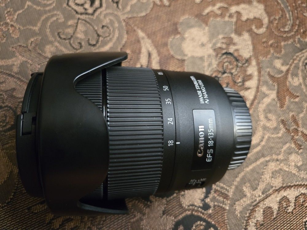 Canon EF-S 18-135mm f/3.5-5.6 is STM