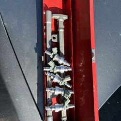 Fuel Rail/ 5 Fuel Injectors 