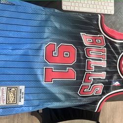  Bulls Jersey Size Small