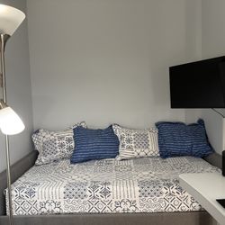 Daybed and twin mattress Like New