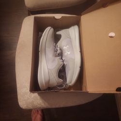 Hunder Armour Tennis Shoes Size 9.5