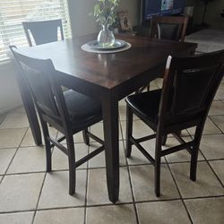 Pub Height Table Chairs