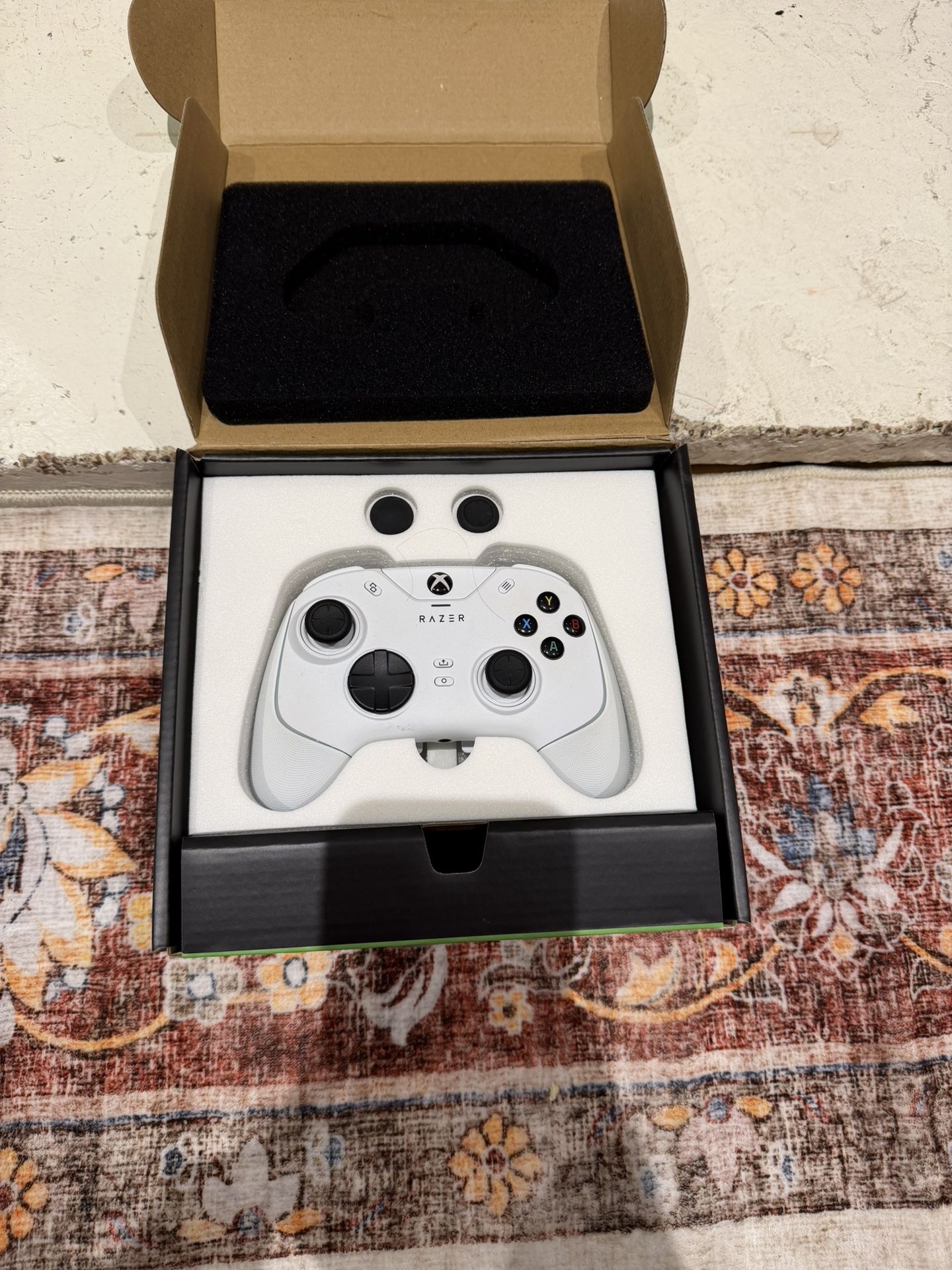 Razer Wolverine V2 Chroma (White) Wired Controller for Xbox/PC