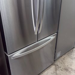 Counter Depth French Door Refrigerator With  Water And Ice