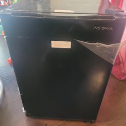 Mini Fridge 