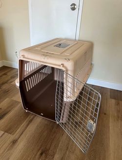 Dog or cat pet crate