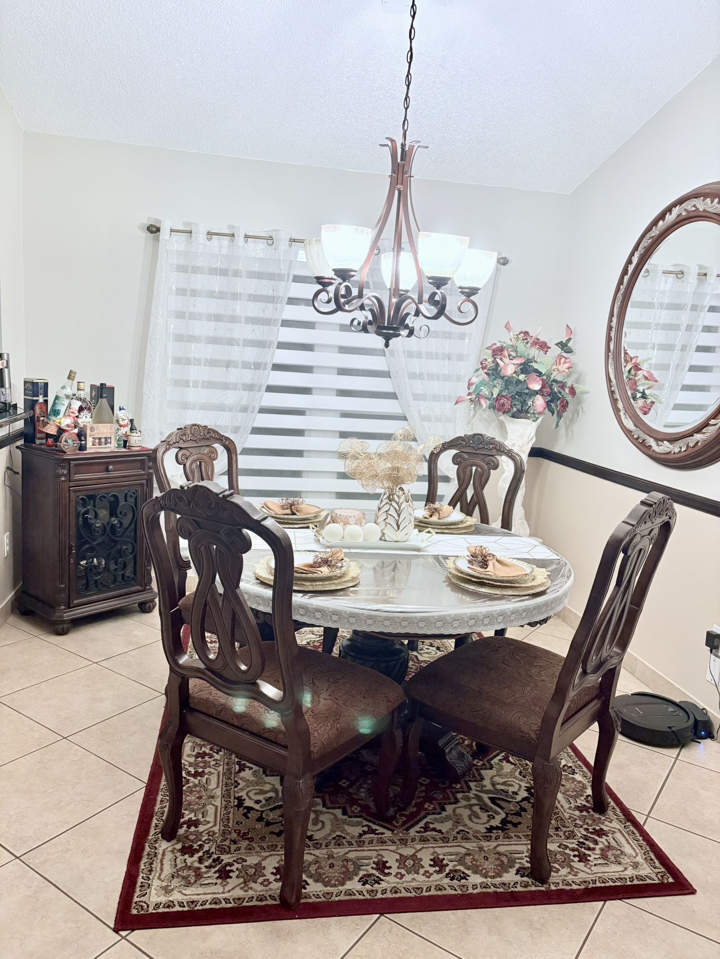 Dining Set With Mirror, Accessories Included