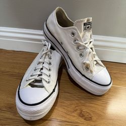 FREE - Women’s Converse Size 7