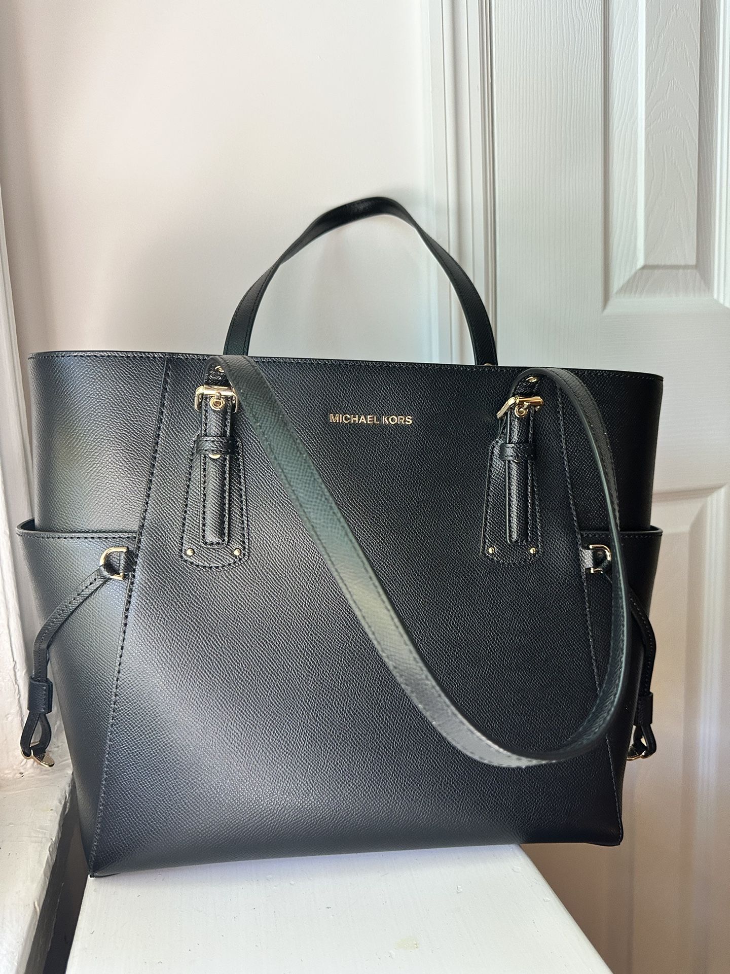 Michael Kors Voyager Black Gold Leather Medium EW Tote