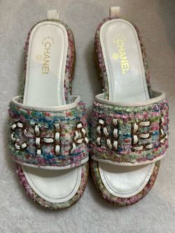 CHANEL Signature Chain Tweed Mules Slide Platform Sandals Multicolor Pinks Beige size 40/8.5