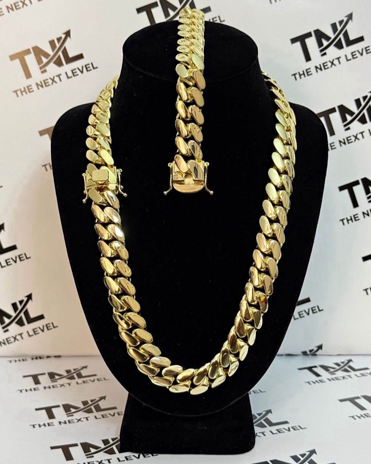 Miami Cuban Link Chain – 20mm (24” & 20”) High-Quality Gold-Plated Heavy Chain with Lock Price: $200 Location: Pompano Beach, FL Condition: Brand New